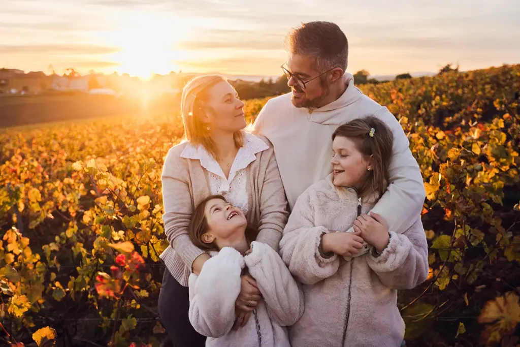 séance photo famille coucher de soleil beaujolais