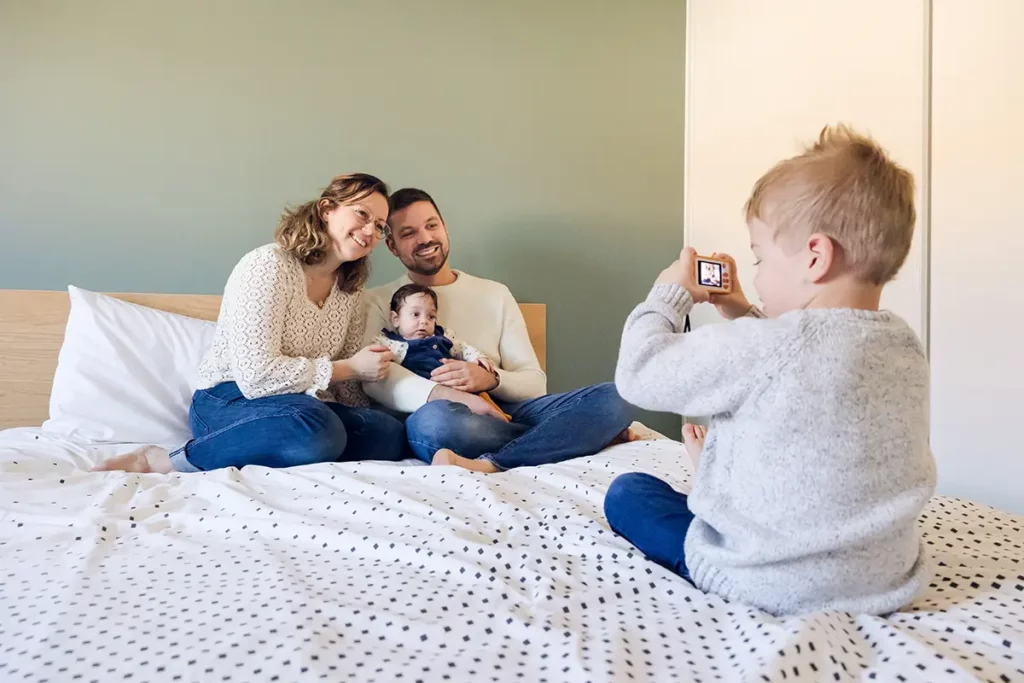 photo famille a la maison