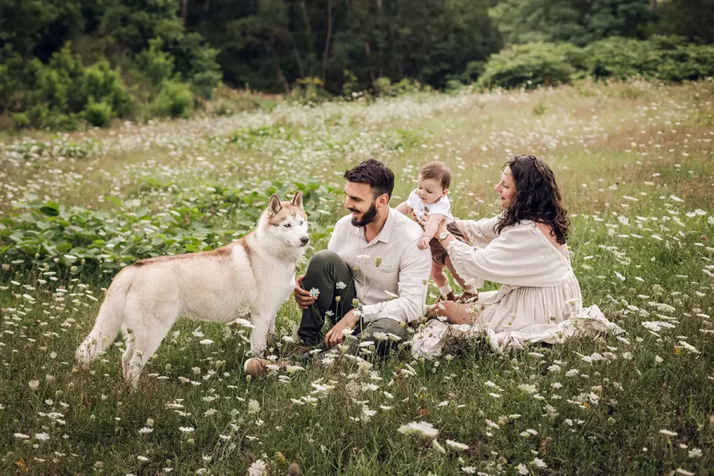 photo famille dans les champs en exterieur de Lyon